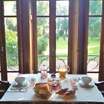לינה וארוחת בוקר Chateau De La Vernede, La Grande Vernede Saint-Rémy-de-Chargnat