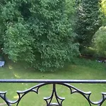 Bed & Breakfast Chateau De La Vernede, La Grande Vernede 3*