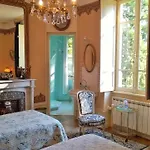 לינה וארוחת בוקר Chateau De La Vernede, La Grande Vernede 3*