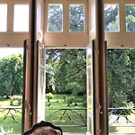 לינה וארוחת בוקר Chateau De La Vernede, La Grande Vernede 3*