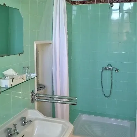 Chateau De La Vernede, La Grande Vernede 3*