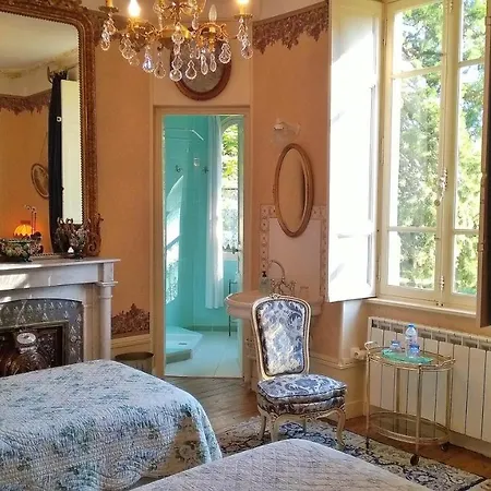 לינה וארוחת בוקר Chateau De La Vernede, La Grande Vernede 3*