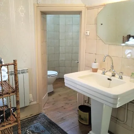 לינה וארוחת בוקר Chateau De La Vernede, La Grande Vernede Saint-Rémy-de-Chargnat