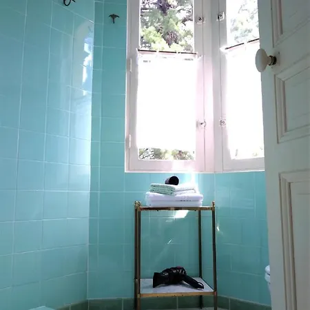 לינה וארוחת בוקר Chateau De La Vernede, La Grande Vernede Saint-Rémy-de-Chargnat