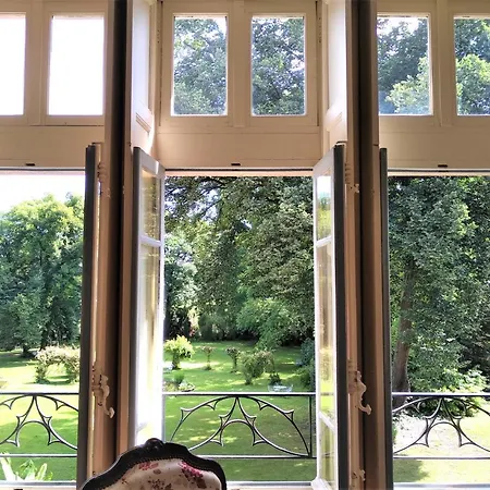Couette-café Château De La Vernède *