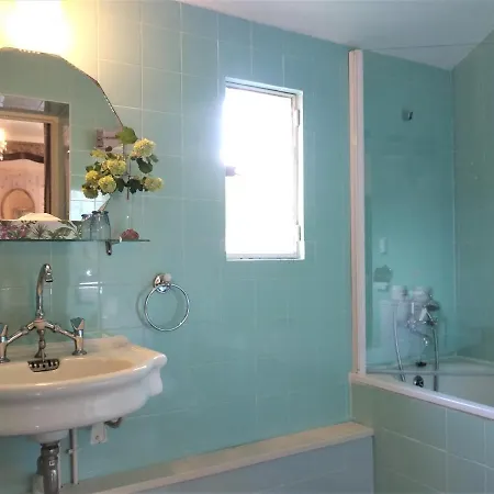 Chateau De La Vernede, La Grande Vernede Bed & Breakfast