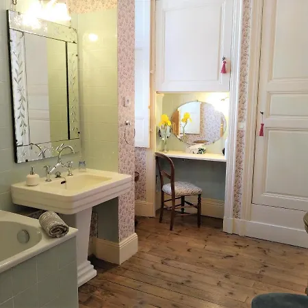 Château De La Vernède Bed & Breakfast