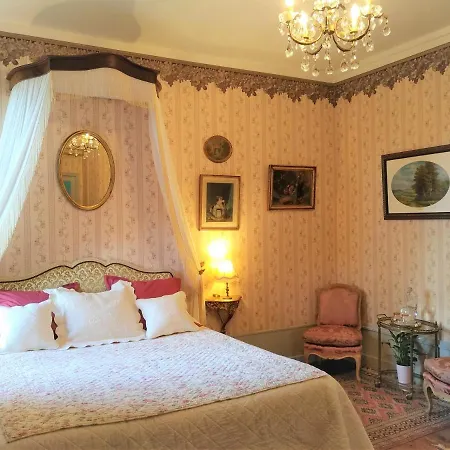 Château De La Vernède Bed & Breakfast *