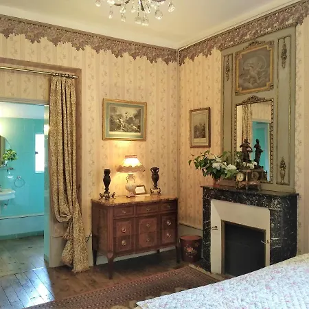Chateau De La Vernede, La Grande Vernede Nocleg ze śniadaniem