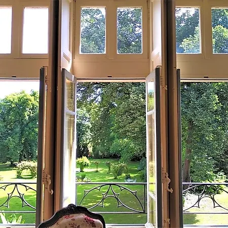 Alojamento de Acomodação e Pequeno-almoço Château De La Vernède, La Grande Vernède 3*