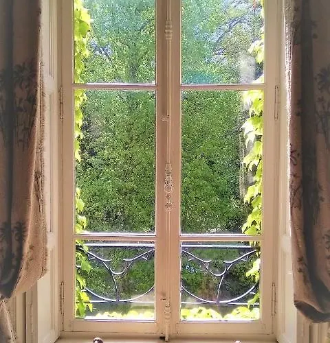 Chateau De La Vernede, La Grande Vernede 3*