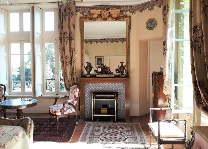 Chateau De La Vernede, La Grande Vernede Saint-Rémy-de-Chargnat