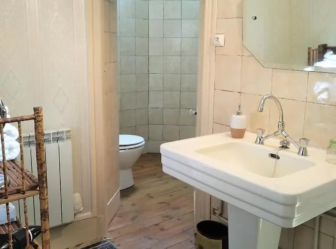 Bed & Breakfast Chateau De La Vernede, La Grande Vernede Saint-Remy-de-Chargnat