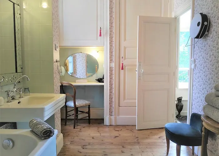 Chateau De La Vernede, La Grande Vernede Saint-Remy-de-Chargnat